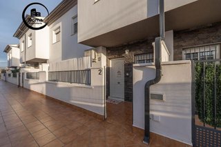 Casa adosada en venta en Gójar