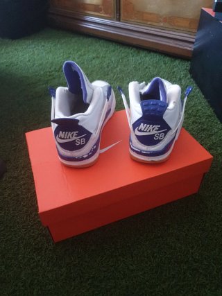 Zapatillas Jordan 4 Talla 41 Morado Blanco