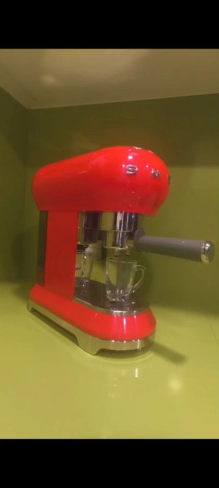 Cafetera SMEG Roja