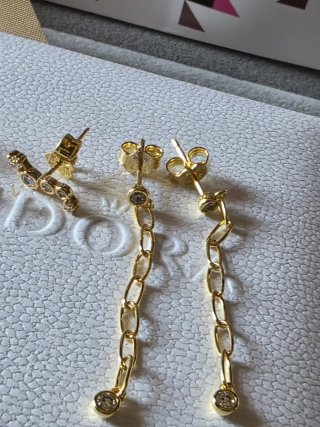 Pendientes dorados con circonitas