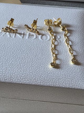 Pendientes dorados con circonitas