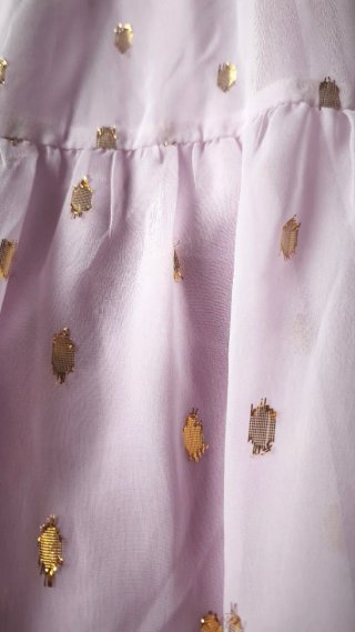 Vestido lila con estampado dorado Vila
