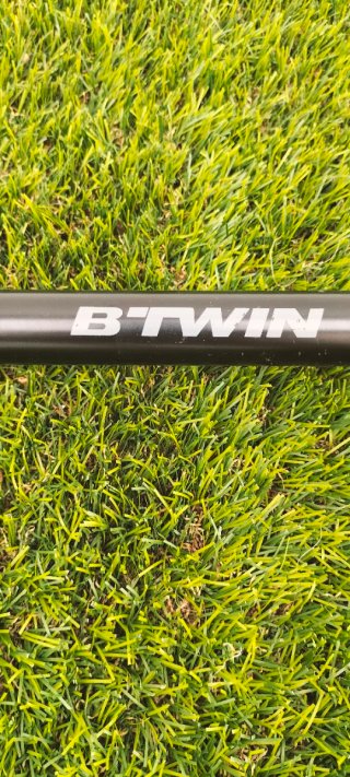 Soporte pared varias bicicleta marca BTWIN.
