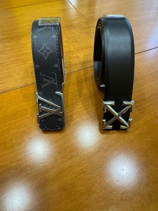 Cintura Off-White con fibbia a frecce