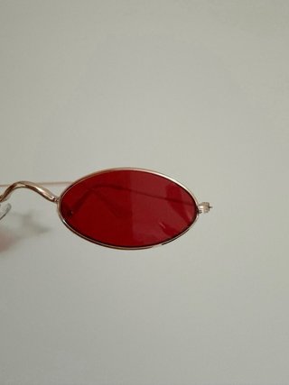 Occhiali da sole ovali oro e rossi