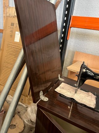 Máquina de coser ALFA antigua