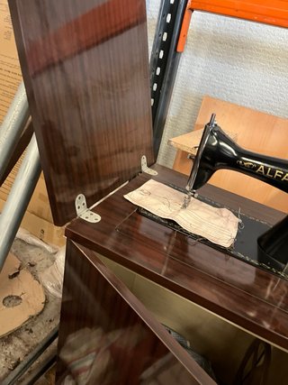 Máquina de coser ALFA antigua