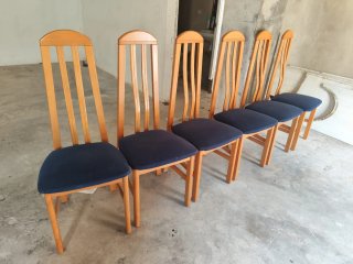Juego de 6 sillas de madera y tela azul