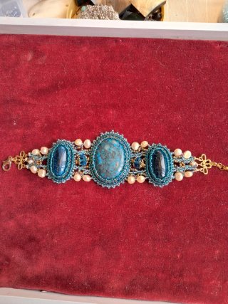 Pulsera artesanal con piedras natural  y perlas