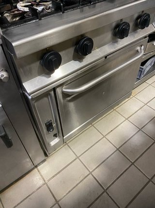 Cocina industrial 4 fuegos con horno