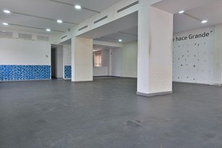 Local comercial en alquiler en Colores - Entreparques en Sevilla