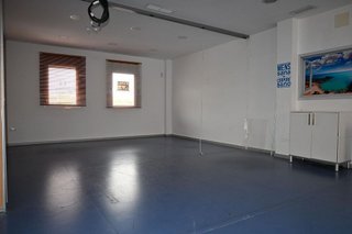 Local comercial en alquiler en Colores - Entreparques en Sevilla