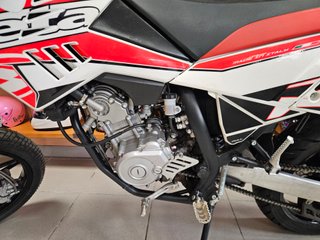 Beta RR 125 Supermotard 4T Roja y Blanca