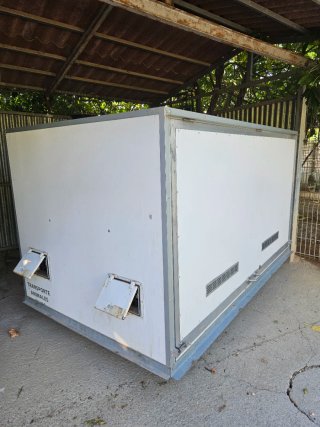 Caja para remolque de perros