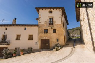 Casa adosada en venta en Yerri