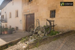 Casa adosada en venta en Yerri
