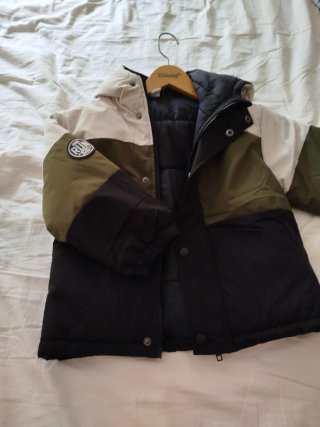 Chamarra niño bloques color. Talla 6 años