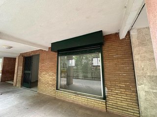 Local comercial en alquiler en El Juncal - Av. de la Paz en Sevilla
