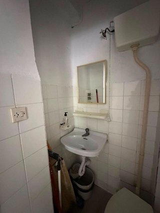 Local comercial en alquiler en El Juncal - Av. de la Paz en Sevilla
