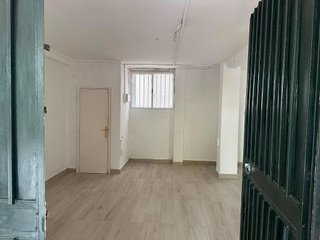 Local comercial en alquiler en El Juncal - Av. de la Paz en Sevilla