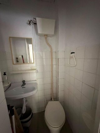 Local comercial en alquiler en El Juncal - Av. de la Paz en Sevilla