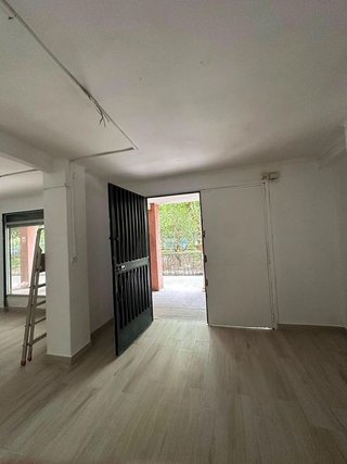 Local comercial en alquiler en El Juncal - Av. de la Paz en Sevilla