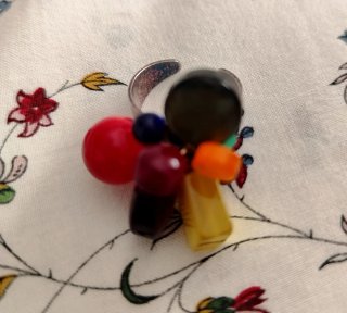 Anillo artesanal formas caramelos multicolor