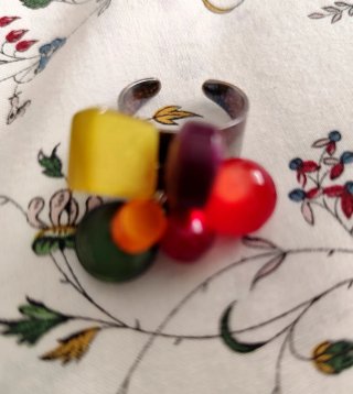 Anillo artesanal formas caramelos multicolor