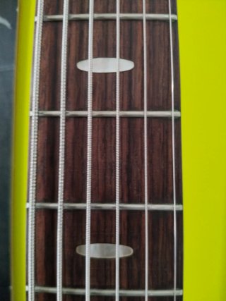 Bajo Yamaha