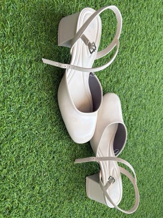 Zapatos Zara charol blanco tacón talla 38