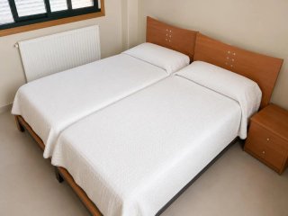 Camas gemelas 90 con mesita