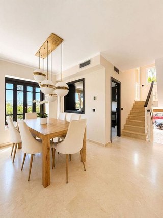 Casa adosada en alquiler en Nueva Andalucía centro en Marbella