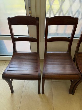 Mesa octogonal madera con 4 sillas . OCASION