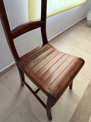 Mesa octogonal madera con 4 sillas . OCASION