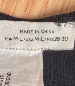 Pull&Bear. Mono canalé spandex negro. Talla M-L.