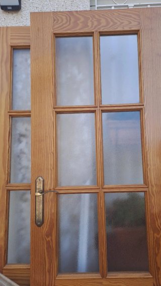 Puertas de madera con cristal, con los marcos.