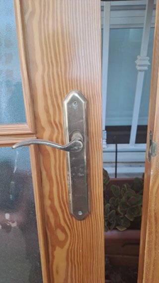 Puertas de madera con cristal, con los marcos.