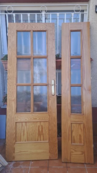 Puertas de madera con cristal, con los marcos.
