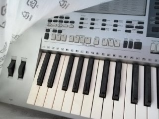 Yamaha PSR-S700 Sintetizador Teclado con soporte