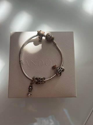 Pulsera Pandora con charms