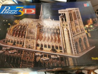 Puzzle 3D Notre Dame MB
