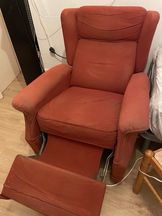 Butaca reclinable de tela roja