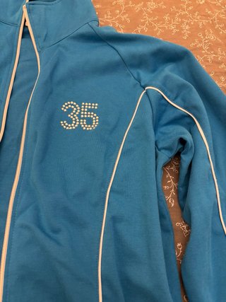 Completo sportivo blu con strass 35