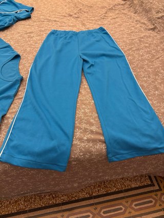 Completo sportivo blu con strass 35