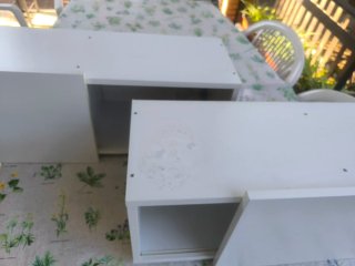 Estantería pared con puerta corredera