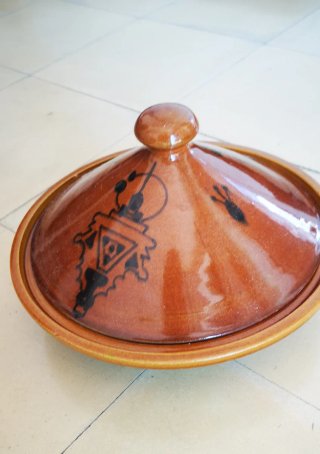 Tajine de cerámica para cuscús.