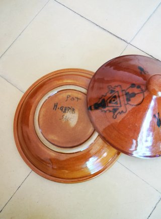 Tajine de cerámica para cuscús.