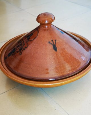 Tajine de cerámica para cuscús.