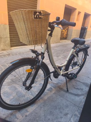 Bicicleta Paseo Cesta Mimbre. Tiene solo 11 días.