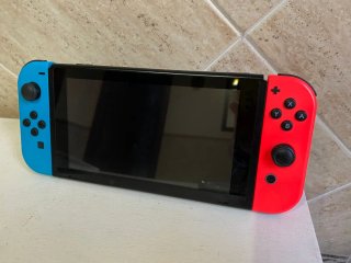 Consola Nintendo Switch Azul y Rojo
